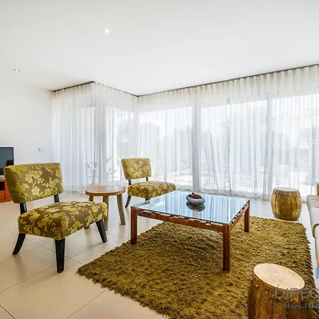 Rocha * Αλμπουφέιρα